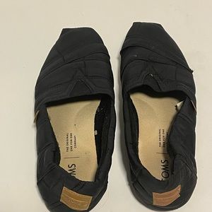 Insulated TOMS shoes